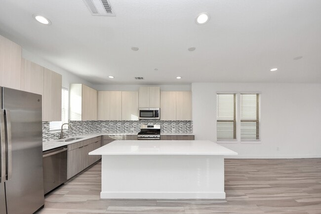 Photo - 18716 Centro Main St Unidad B