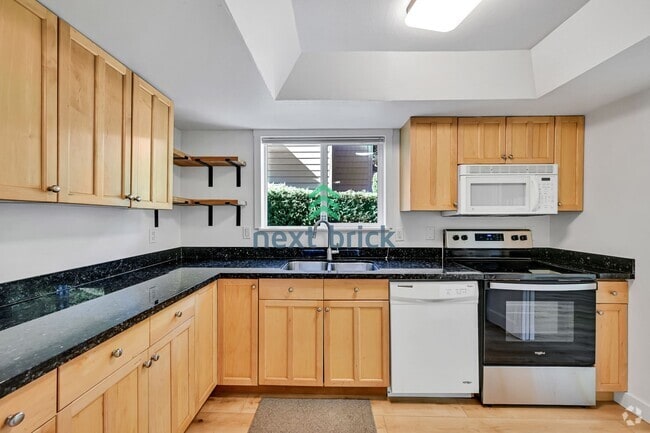 Building Photo - Beautiful townhouse available for rent