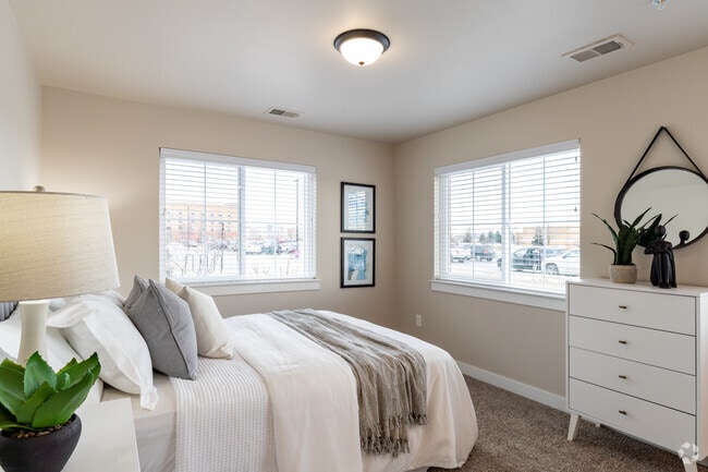 2BR, 2BA - 867 SF