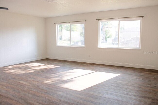 Photo - 6813 S Himes Ave