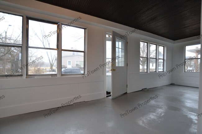 Photo - 573 Dover St