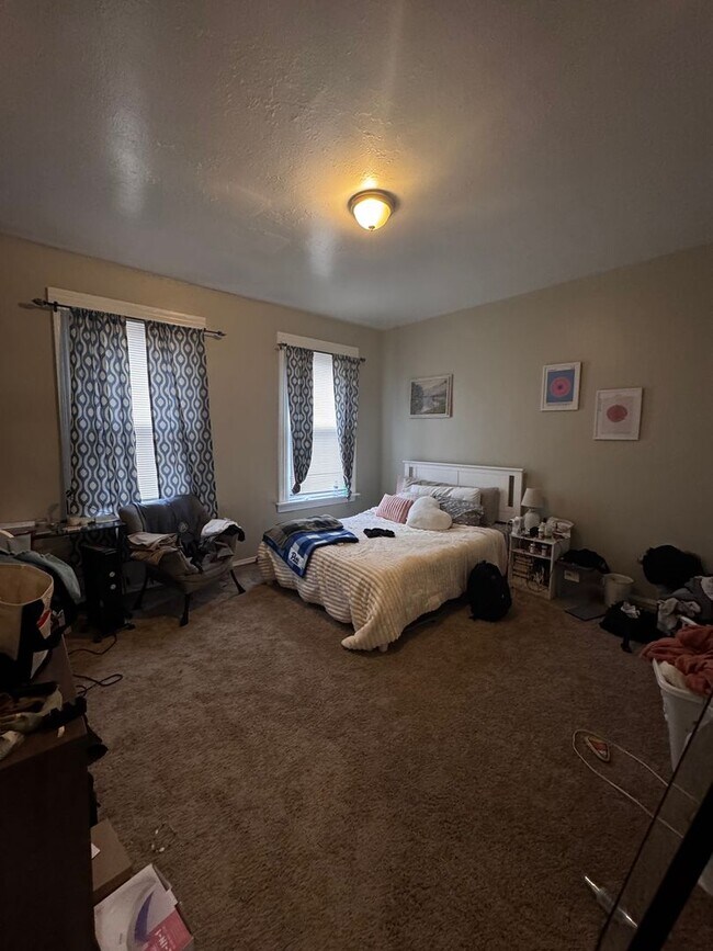 Photo - 4 Bed, 2 Bath in Oakland- Available Aug 1- Pitt Off Campus Housing