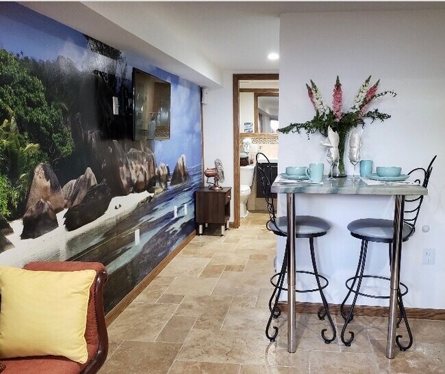 Photo - 2542 Monroe St