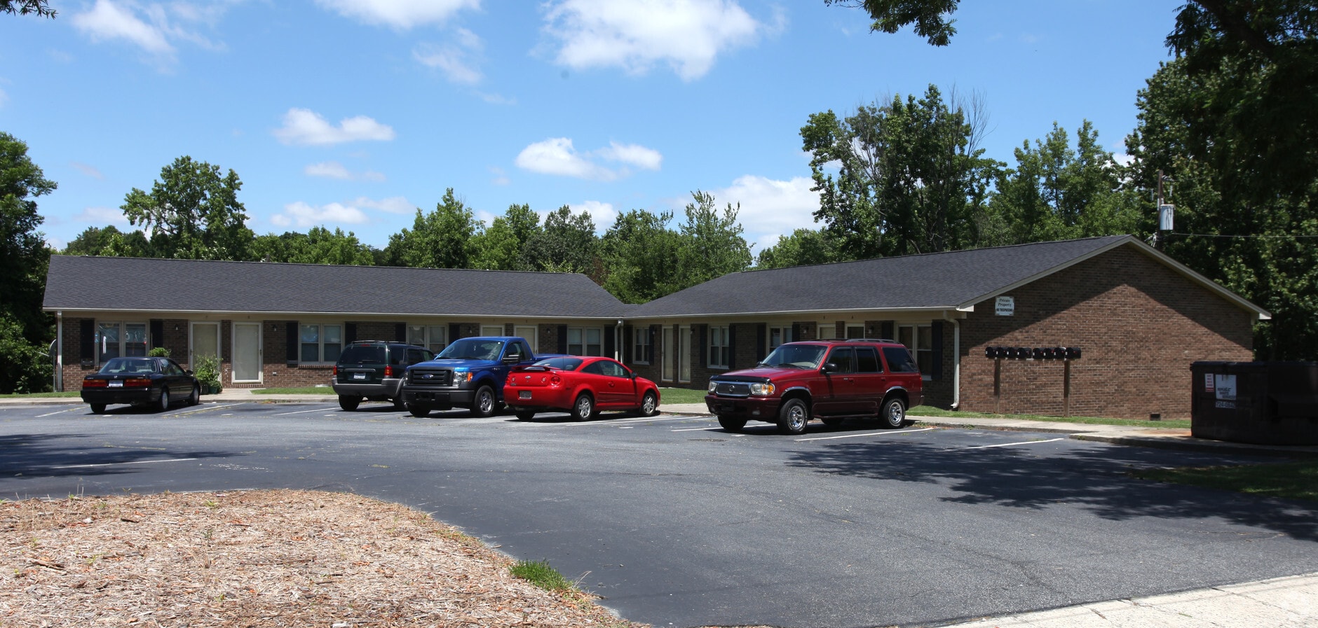 Photo - Hickory Trails Apartments
