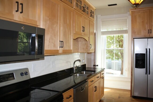 Photo - 612 N Walnut St