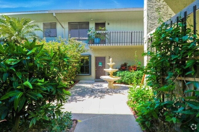 Building Photo - 800 NW Fork Rd Unit 8-9 Rental