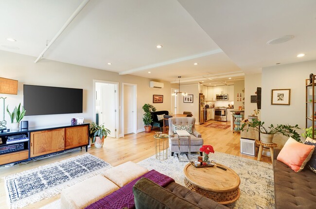 Building Photo - Live "La Belle Vie"! Your Spacious 2BR, 929 sf Retreat in Columbia Heights is a First-time Rental! Unit 301