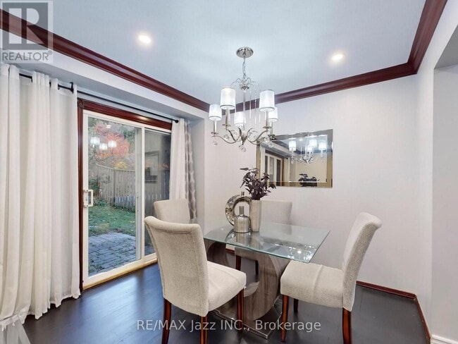 Photo - 677 Grandview Dr