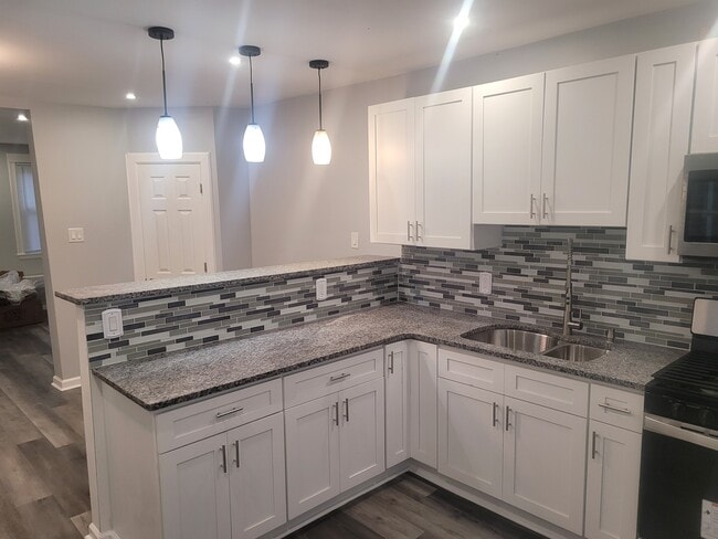 Photo - 305 Greenway Ave