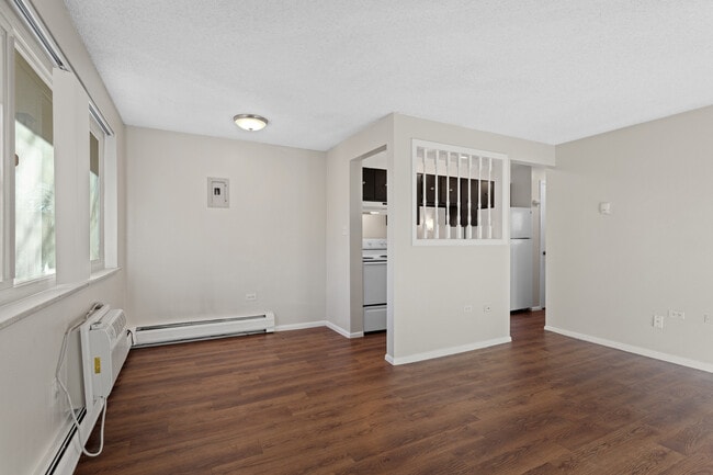 Photo - Pearl Court Apartments