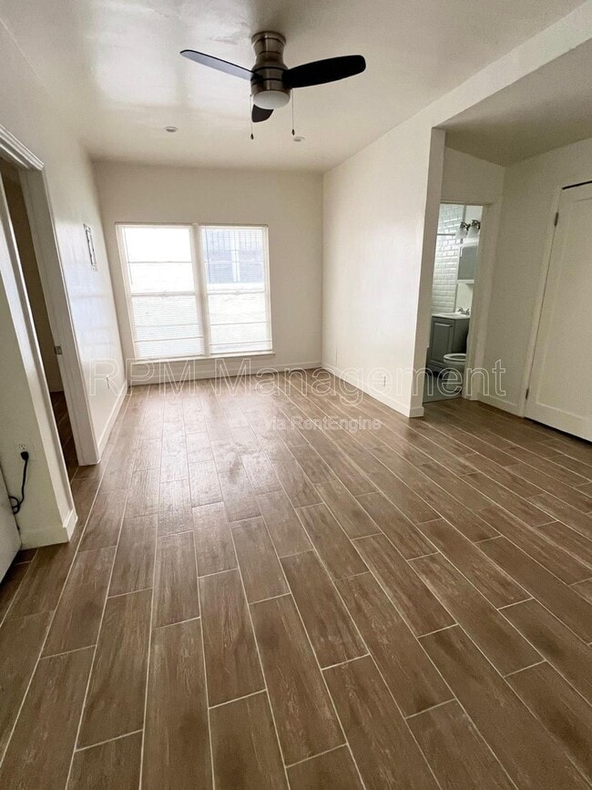 Building Photo - 619 Normandie Ave Unit 3