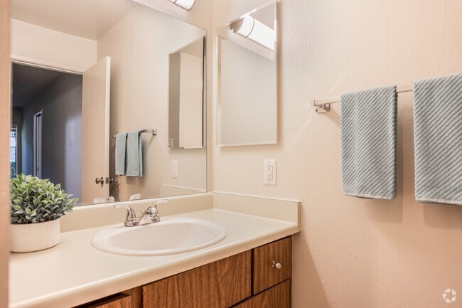1BR, 1BA - Junior