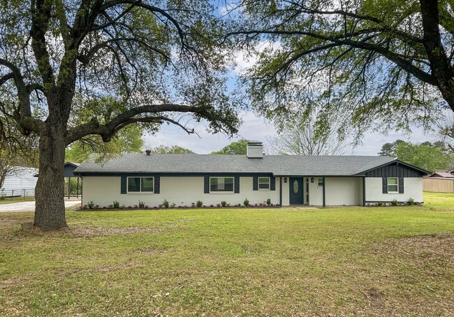 Available Now! Newly Remodeled 4 Bed 3 Bat... - Available Now! Newly Remodeled 4 Bed 3 Bat... House