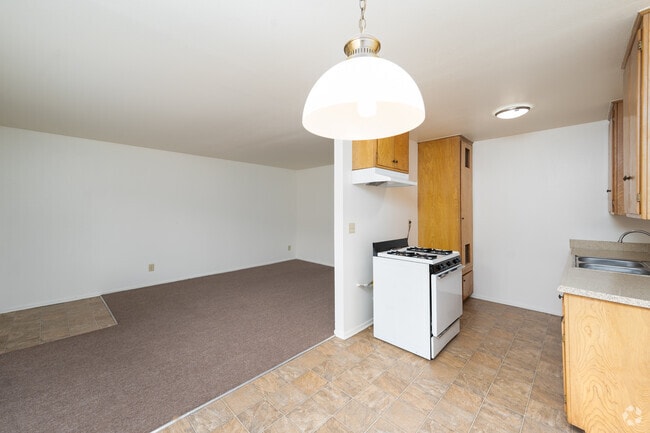 1BR, 1BA - 600SF