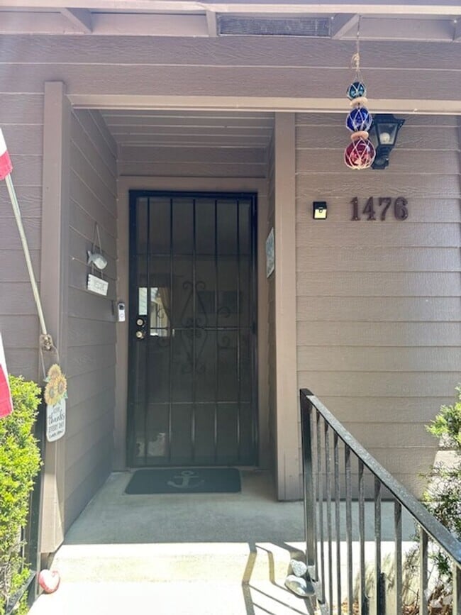 Building Photo - 1476 Glenwood Dr Rental