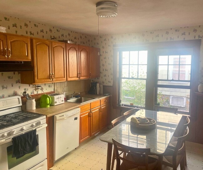 22 -24 Bayard St Unit #24 (First Floor)