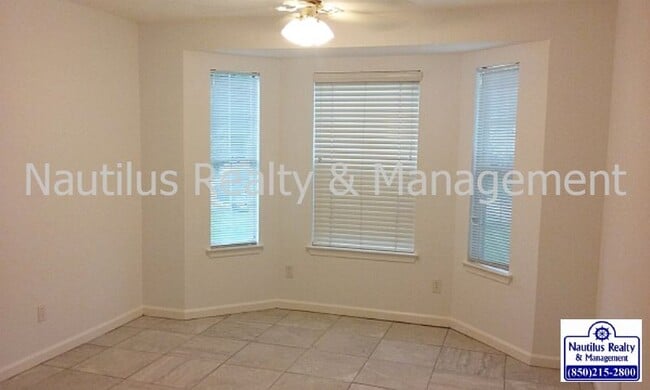 Photo - 911 Ruby Pl
