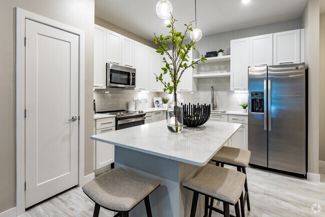 2 BR, 2 BA - 1,206SF