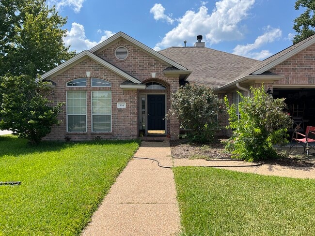 Photo - 304 Gleeson Ct