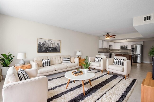 Photo - 460 SW 5th Ave