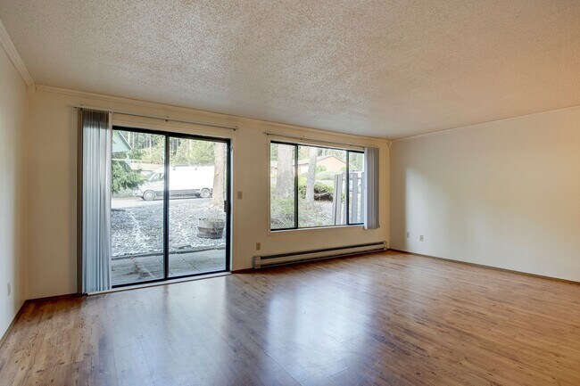 Photo - 3 BR / 2.5BA Townhouse Condo – Woodside Co...