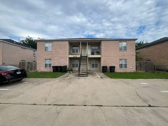 Building Photo - 3408 Barcelona Dr Unit C