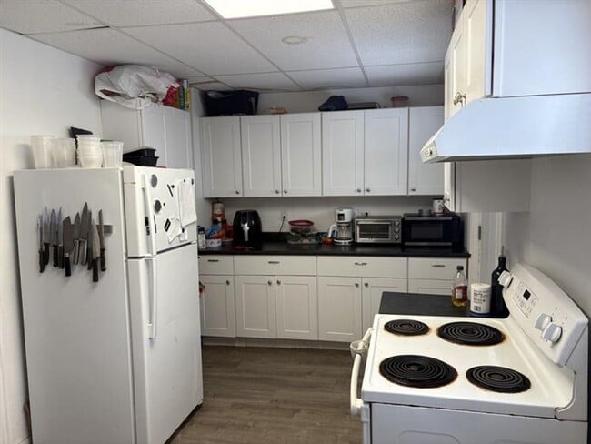 Building Photo - 98 N Main Ave Unit A