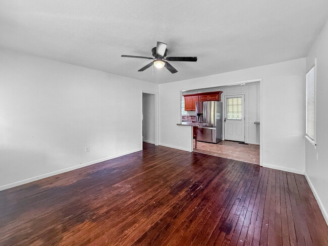 Photo - 107 Ann Dr