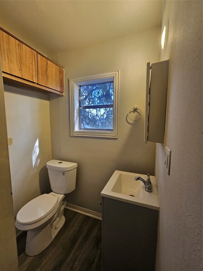 Photo - 1410 Lake Rd