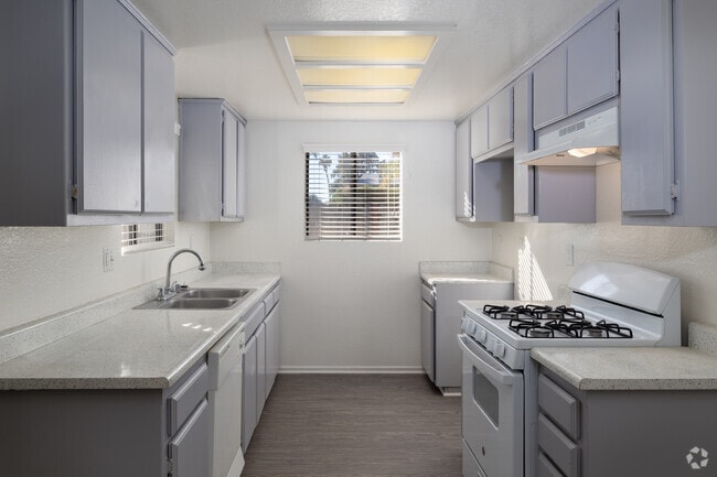 1 habitación, 1 baño - 720 pies cuadrados - Cocina - Lakeridge Apartments