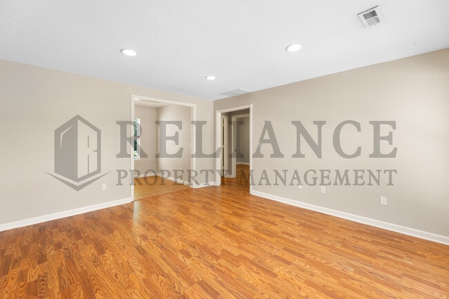 Photo - 1806 N Hood St