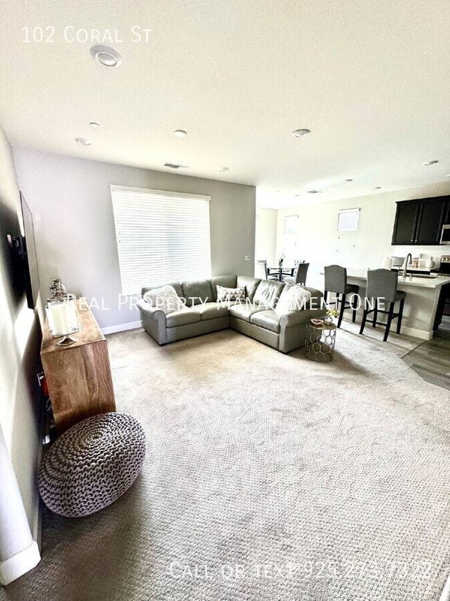 Photo - 102 Coral St