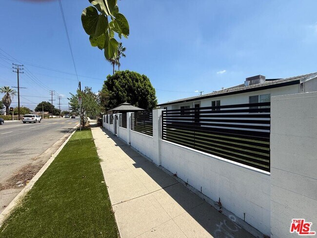 Photo - 12308 Sheldon St