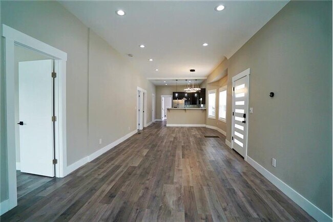 Photo - 1633 62nd St