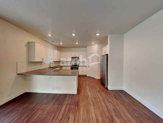 Photo - 793 S Oak St