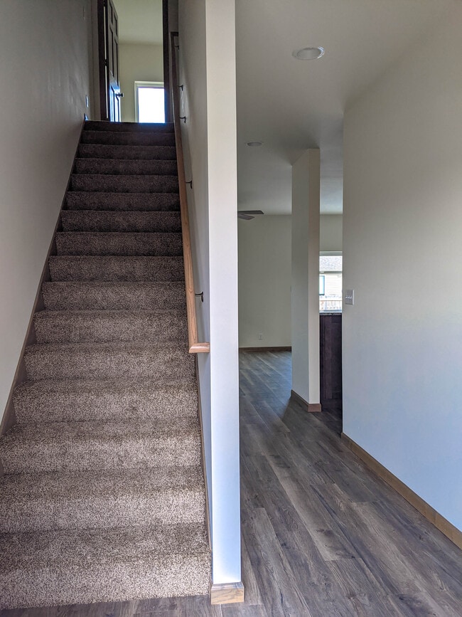 Photo - 612 Commercial Dr