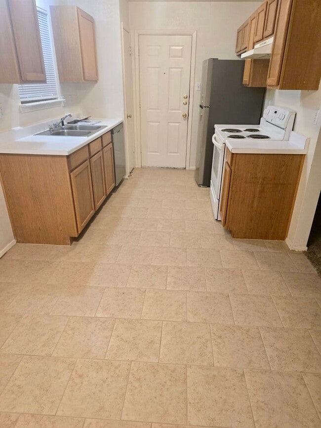 Photo - MOVE IN SPECIAL - 2 WEEKS FREE !!!