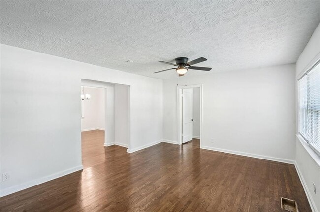 Photo - 125 Chappell Rd SW