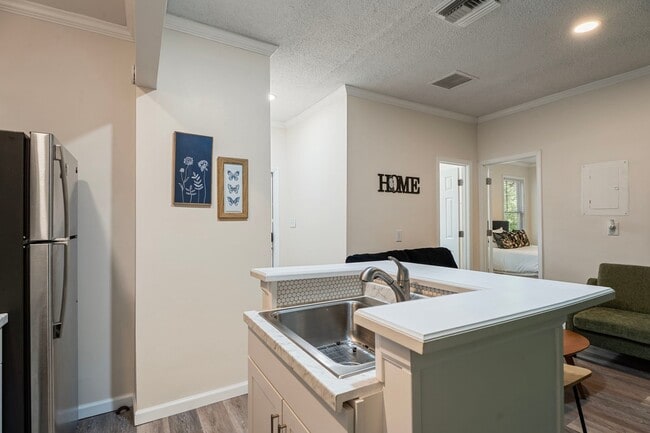 Photo - 1019 W Rowan St Unidad 2 newly renovated