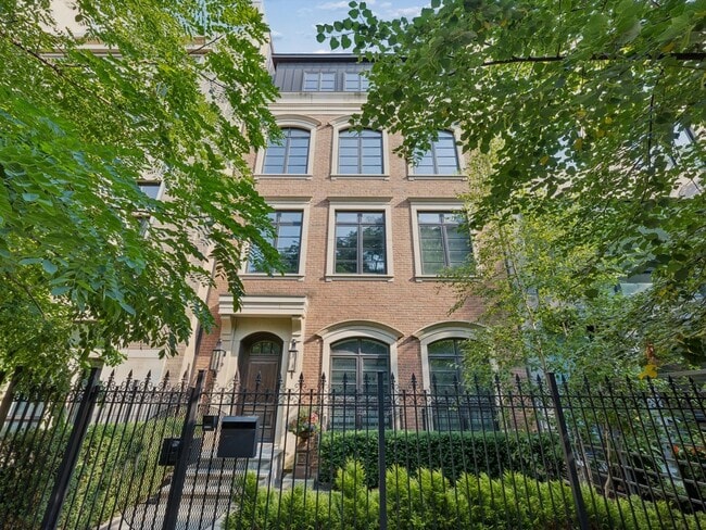 Photo - 441 W Deming Pl