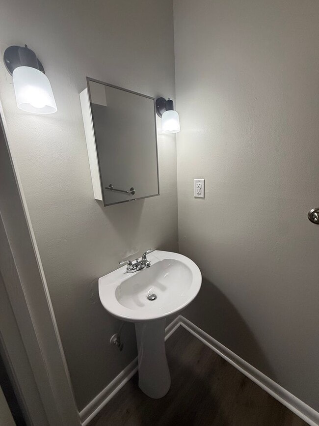 Photo - W Ray Unit Apt #4