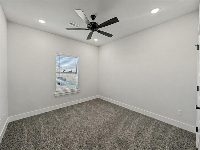 Building Photo - 1001 St