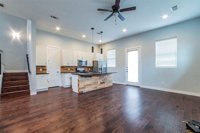 Photo - 6405 Chesterfield Ave