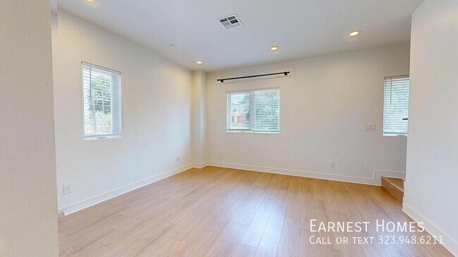 147 1/2 Roselake Avenue-