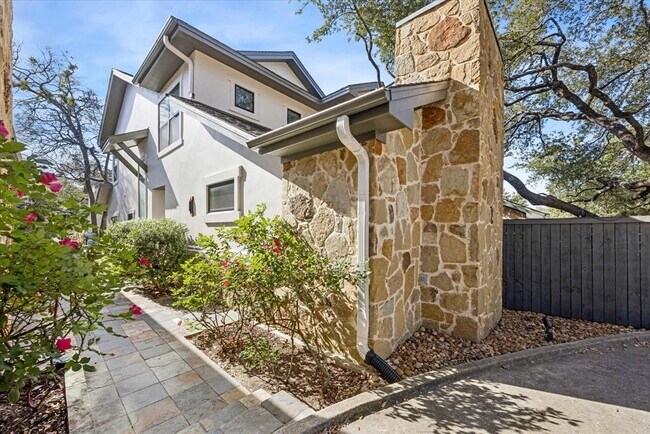 Photo - 3303 Pecos St Unit B