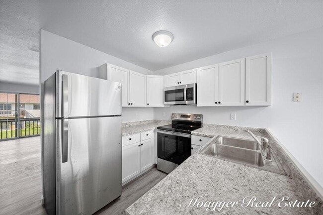 Photo - 1041 Abbey Ct