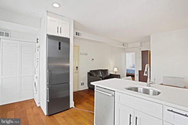 409 Constitution Ave NE Unit 4