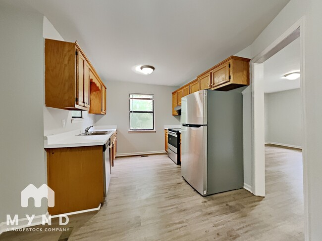 Photo - 377 St John Rd NW