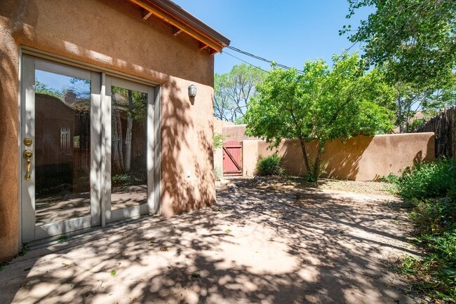 Building Photo - Casados St. - 247 Unit C