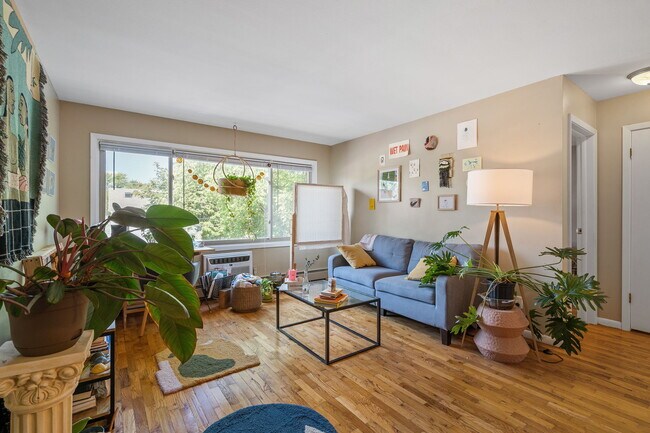 Photo - 3332 Hennepin